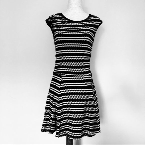 EIGHT SIXTY Eyelet Skater Black & White Midi Dress - Picture 2 of 8